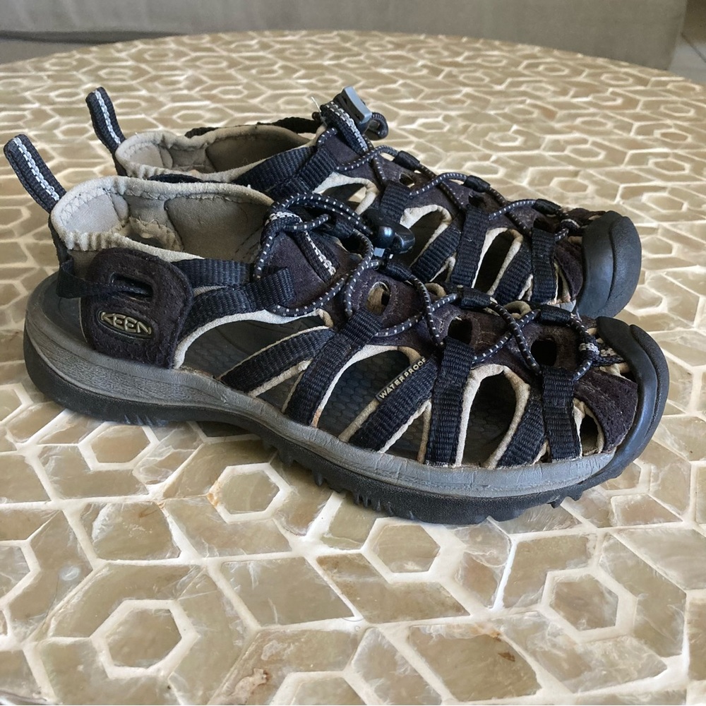 Keen Women's Whisper sandal in Black/Gargoyle - Picture 2 of 7
